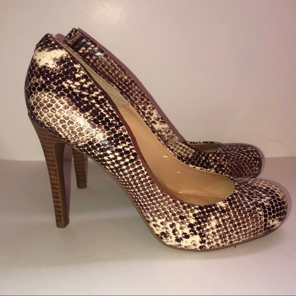 New Jessica Simpson Snakeskin Round Toe Pump Heel - Picture 2 of 8